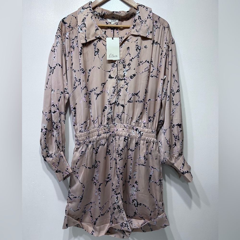 NWT Elan Women’s Natural Marble Print‎ Long Sleeve Romper Size L.